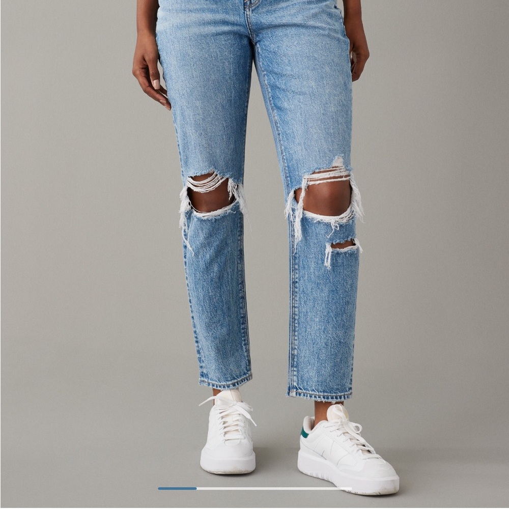 American Eagle Strigid Ripped Mom Jean